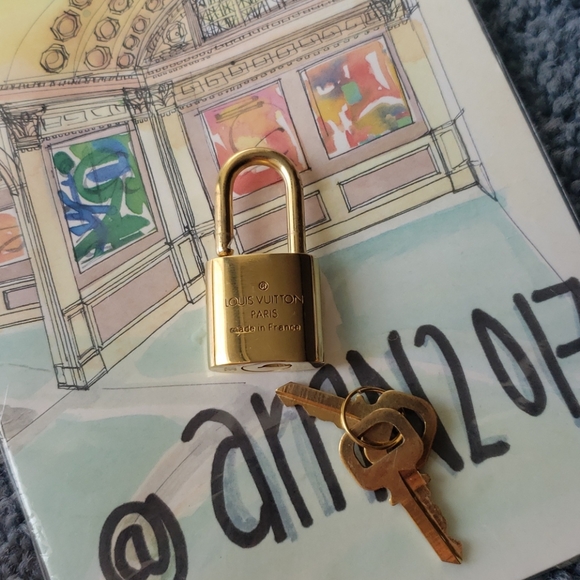 Louis Vuitton Lock & 2 Keys - LV Padlock - Picture 2 of 7